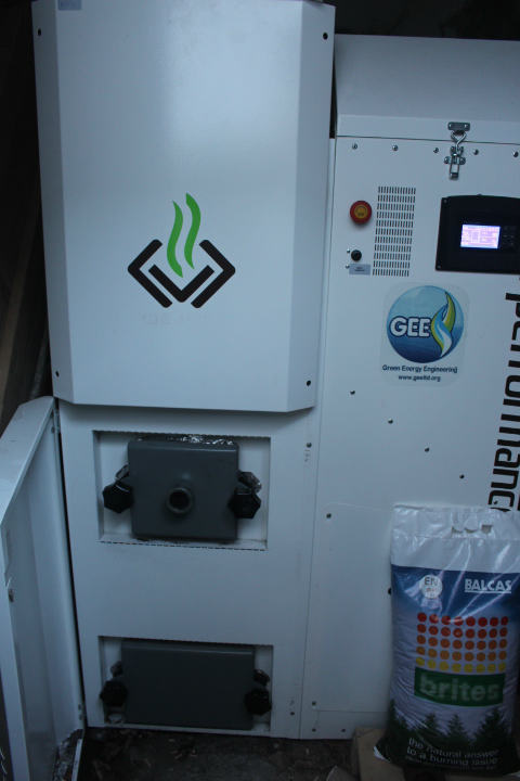 We bought our Slimpel 25 wood pellet boiler in Dec 2014 and this is the story of our first 12 months. How we decided on that model, how many pellets we’ve used and how we got 7 years free heating.