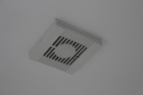 Get controlled draughts via extractor fan vents